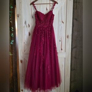 Gorgeous Jules & Cleo | Deep Red | Prom / Bridesmaid Dress | Size 4 | Guc